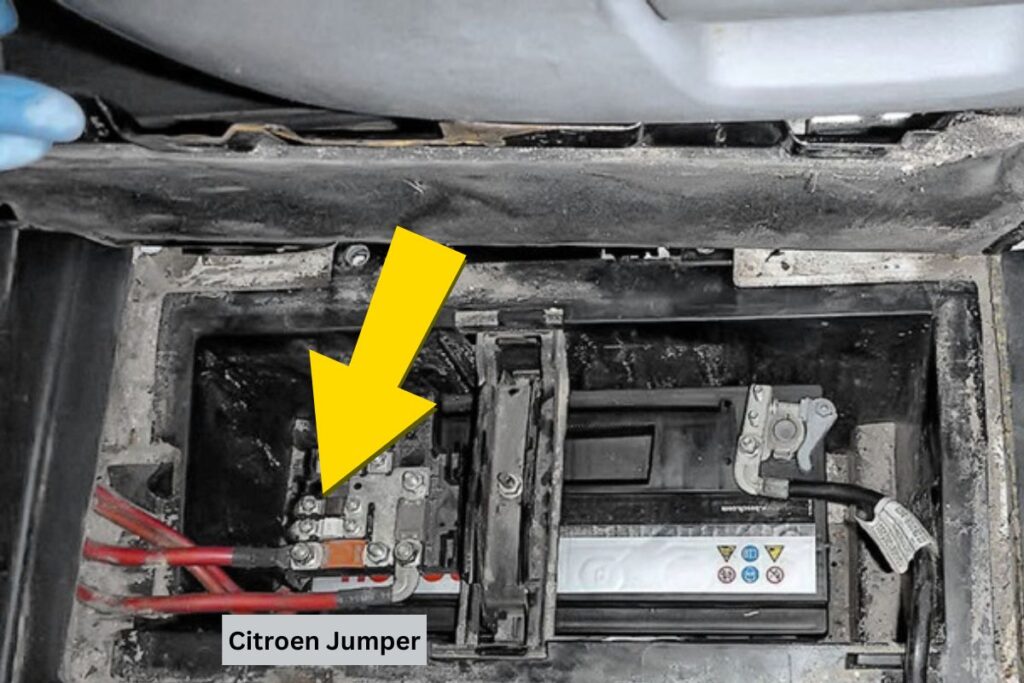 Citroen Jumper Pluspol Motorraum